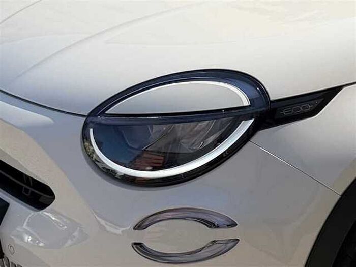 Fiat 600 Hybrid AT LaPrima LED PDC Kamera Navi Sitzheizung