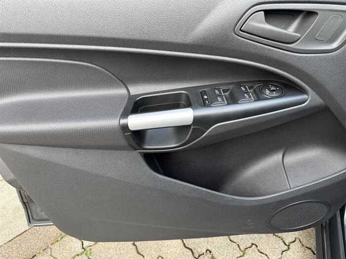 Ford Focus 7-Sitze Behindertenumbau Standheizung Parksensoren Klima
