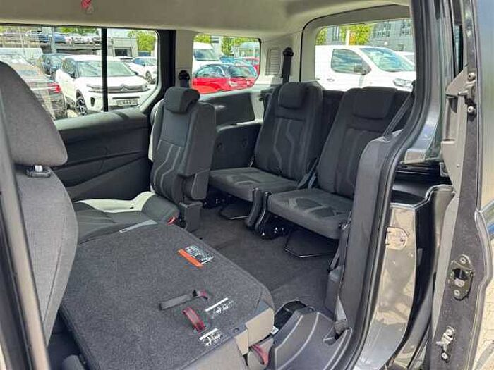 Ford Focus 7-Sitze Behindertenumbau Standheizung Parksensoren Klima
