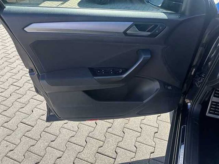 Volkswagen T-Roc Active 150Ps Standheizung PDC CarPlay Klimaauto SHZ uvm.