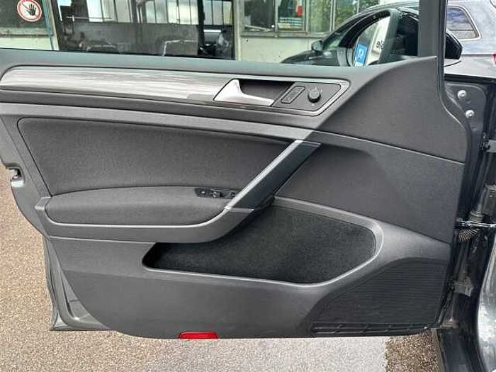 Volkswagen Golf VII Variant 150PS Navi Parkpilot ACC SHZ Klimaaut. uvm.