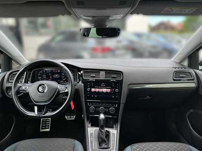 Volkswagen Golf VII Variant 150PS Navi Parkpilot ACC SHZ Klimaaut. uvm.