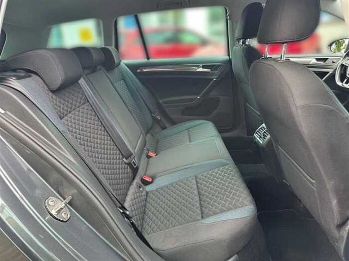 Volkswagen Golf VII Variant 150PS Navi Parkpilot ACC SHZ Klimaaut. uvm.