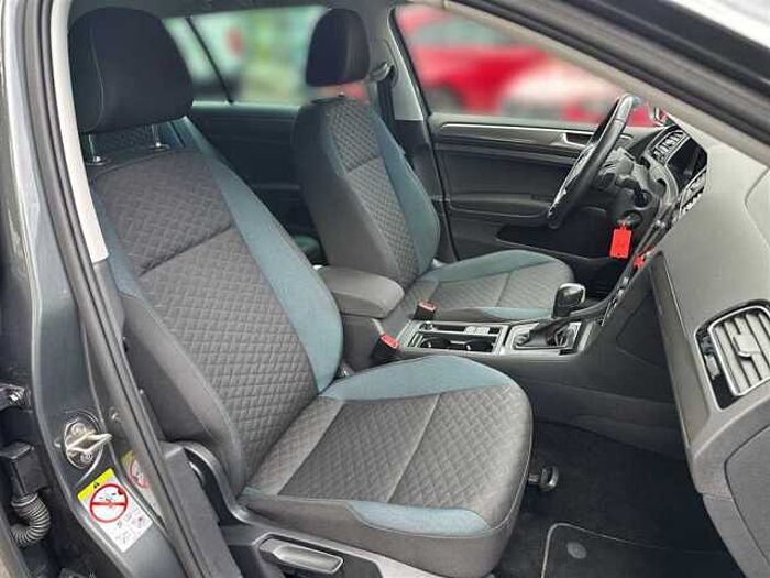 Volkswagen Golf VII Variant 150PS Navi Parkpilot ACC SHZ Klimaaut. uvm.