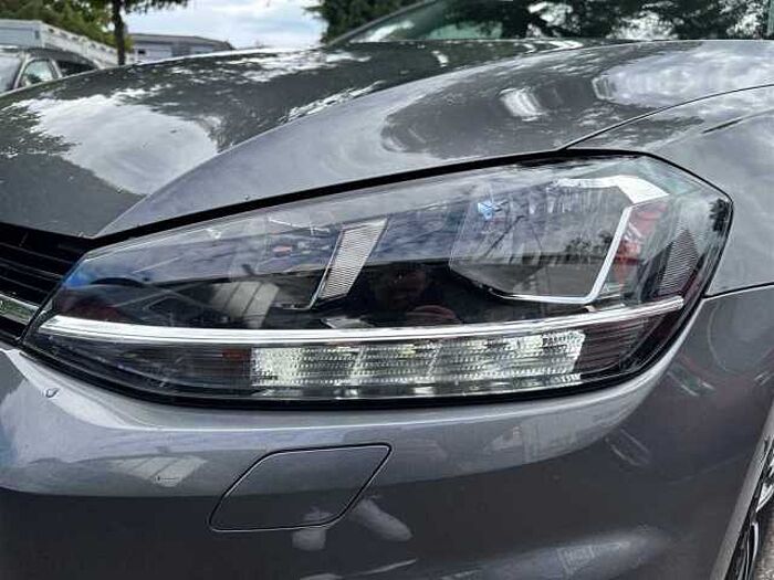Volkswagen Golf VII Variant 150PS Navi Parkpilot ACC SHZ Klimaaut. uvm.