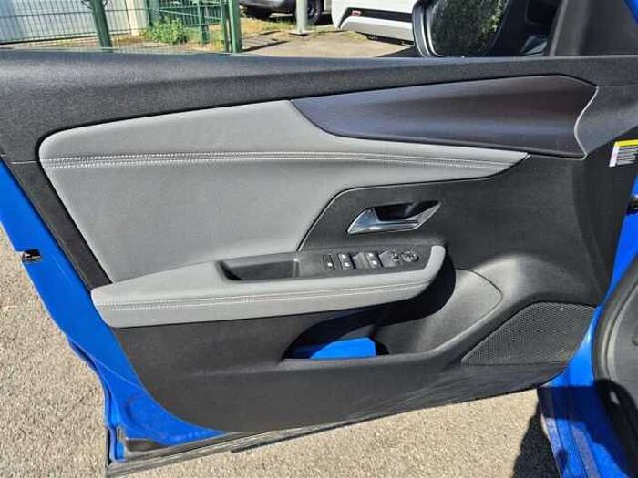 Opel Mokka Elegance Anhängerkupplung Carplay LED Scheinwerfer uvm.