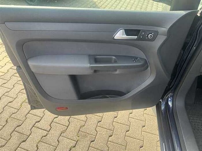 Volkswagen Caddy Highline 1,6 TDI Bi-Xenon SHZ PDC Navi Klima uvm.