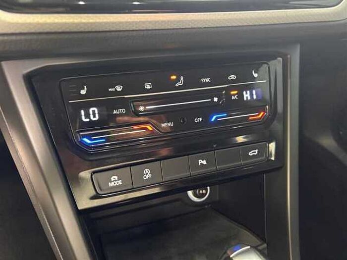 Volkswagen Touran 1.5 TSI Move OPF Automatik LED Kamera Sitzheizung