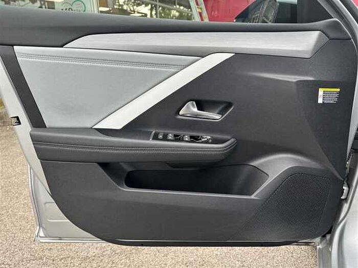 Opel Astra Elagance 130Ps Automatik Navi PDC Kamera Carplay uvm.