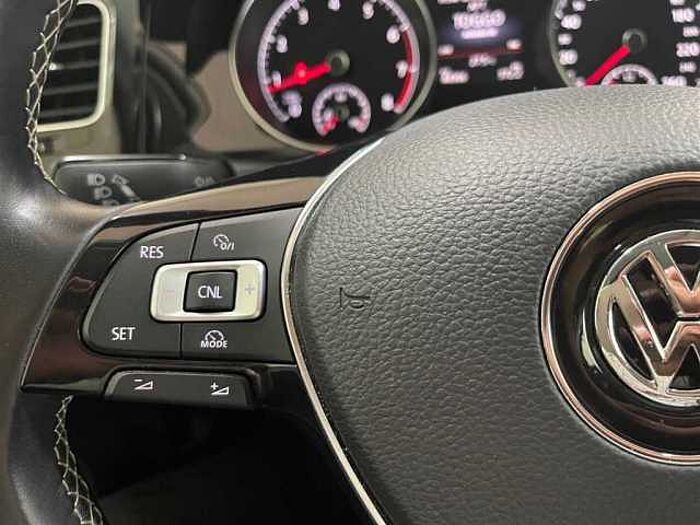 Volkswagen Golf 1.4 TSI BMT CUP Klimaaut. Navi PDC SHZ