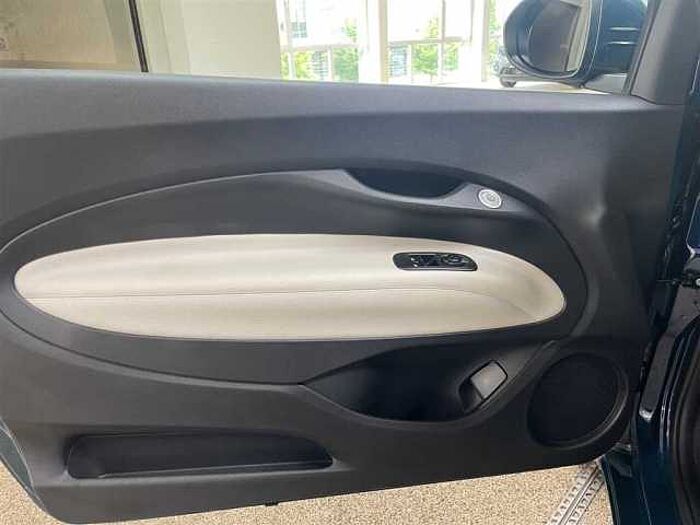 Fiat 500 La Prima Klimaaut. SHZ Navi Kamera PDC SHZ Leder