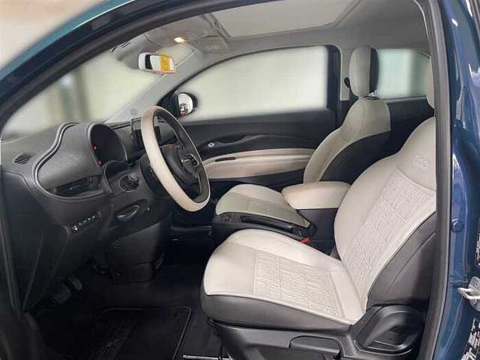 Fiat 500 La Prima Klimaaut. SHZ Navi Kamera PDC SHZ Leder
