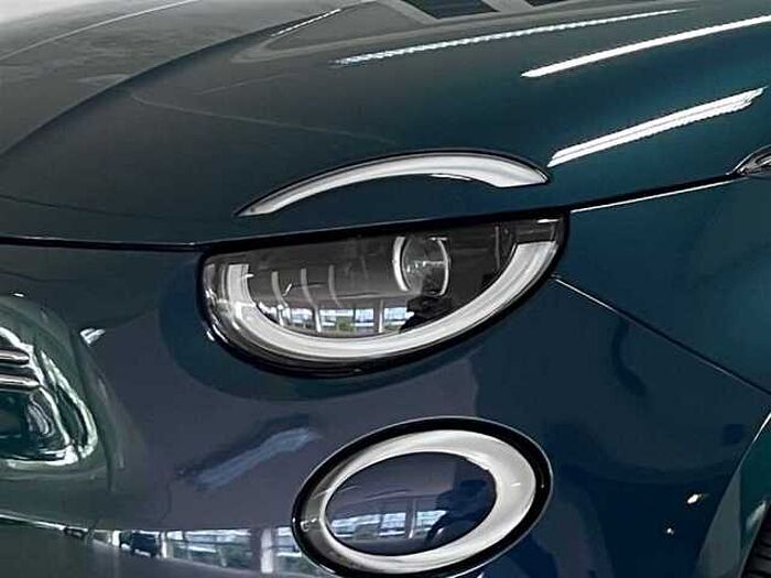 Fiat 500 La Prima Klimaaut. SHZ Navi Kamera PDC SHZ Leder