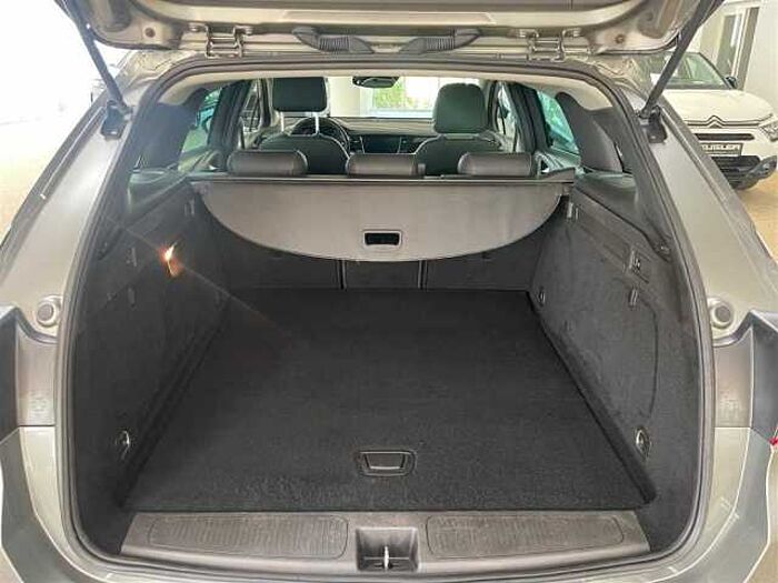 Opel Astra Elegance 1.2 Navi SHZ LHZ Kamera PDC AHK