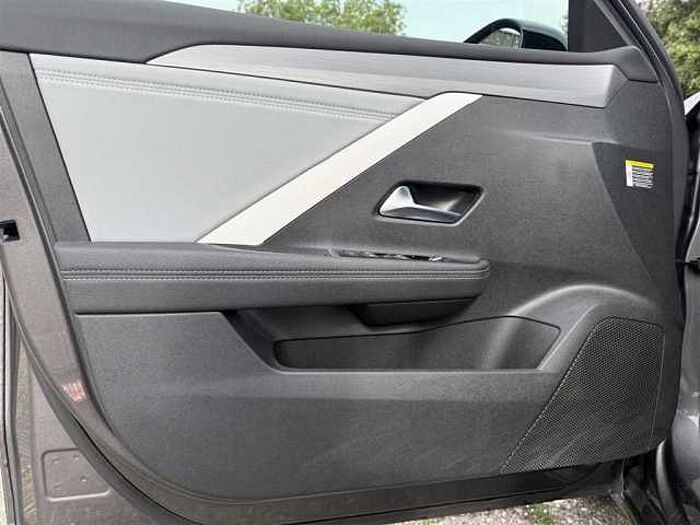Opel Astra 1,2 Elegance mit Rückfahrkamera Abstandstempomat Klimaautomatik CarPlay