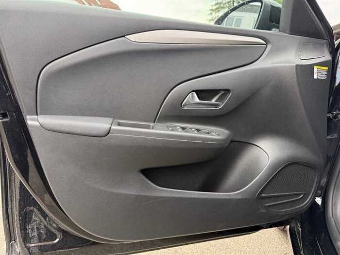 Opel Corsa 1.2 Turbo mit Rückfahrkamera CarPlay Lederlenkrad Klimaanlage