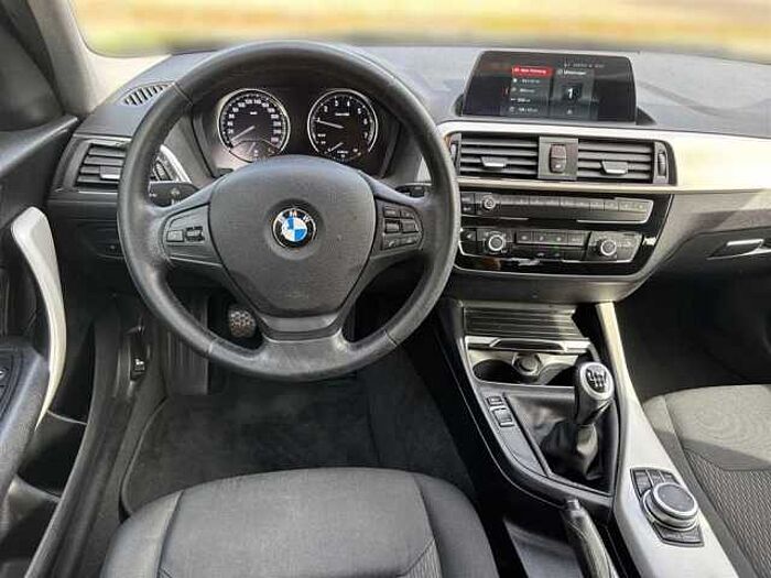 BMW 116 i Navi, Klimaaut. , Sitzheizung, PDC,