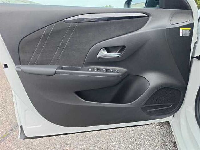 Opel Corsa Ultimate mit Rückfahrkamera, Teilleder, Lenkradheizung