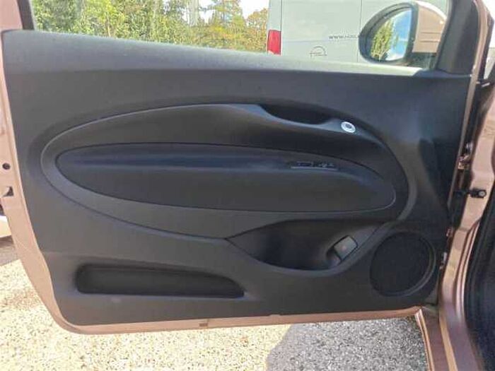 Fiat 500 mit Rückfahrkamera, Sitzheizung, Parksensoren hi. und vo.