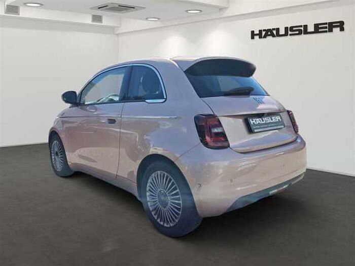 Fiat 500 mit Rückfahrkamera, Sitzheizung, Parksensoren hi. und vo.