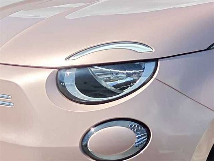 Fiat 500 mit Rückfahrkamera, Sitzheizung, Parksensoren hi. und vo.