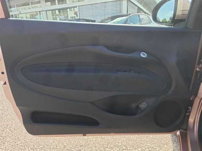 Fiat 500 mit Rückfahrkamera, Navi, ACC