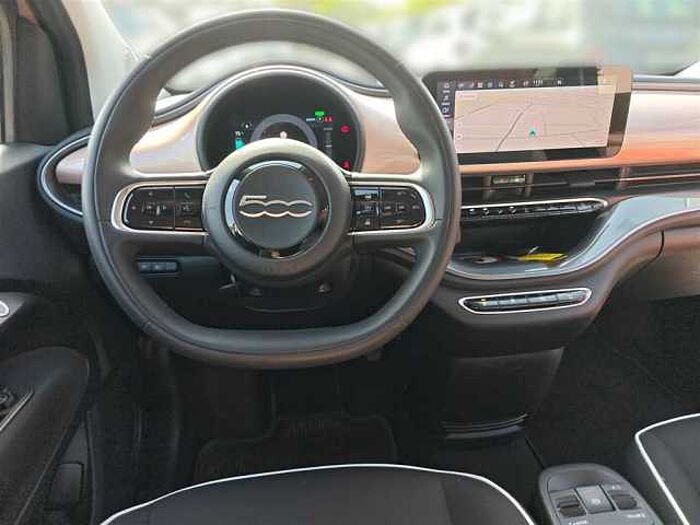 Fiat 500 mit Rückfahrkamera, Navi, ACC