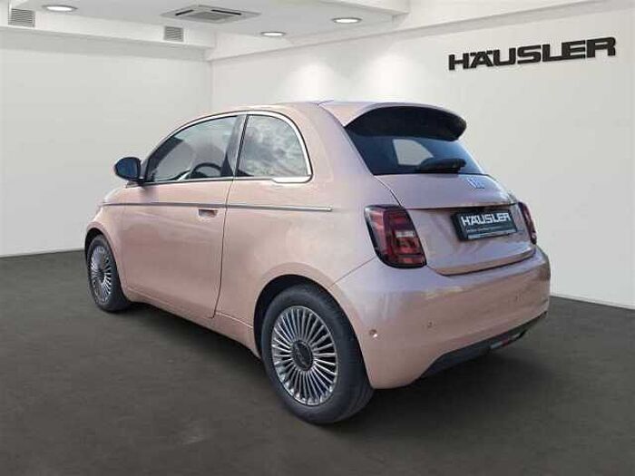 Fiat 500 mit Rückfahrkamera, Navi, ACC