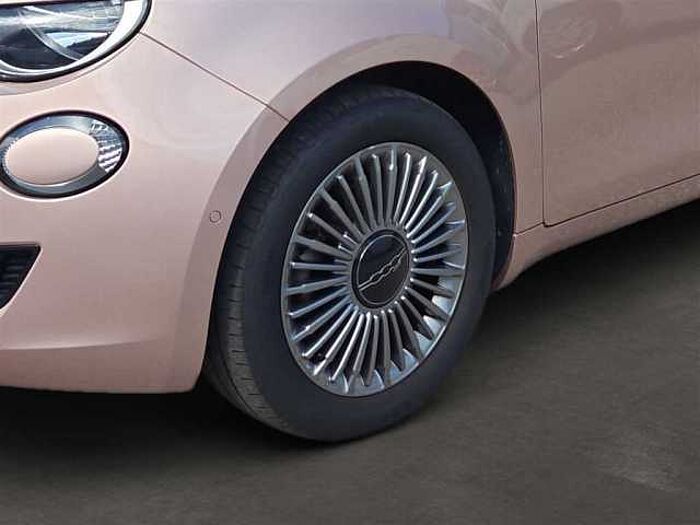 Fiat 500 mit Rückfahrkamera, Navi, ACC