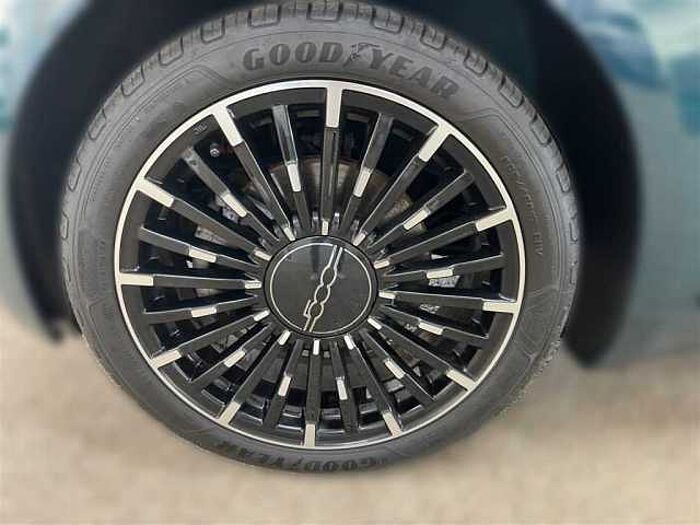 Fiat 500e La Prima Kamera PDC SHZ Pano