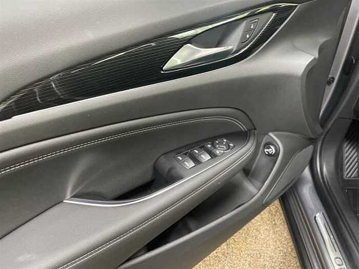 Opel Insignia Innovation 2.0 Navi SHZ Massagesitz Kamera 4x4