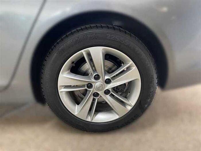Opel Insignia Innovation 2.0 Navi SHZ Massagesitz Kamera 4x4