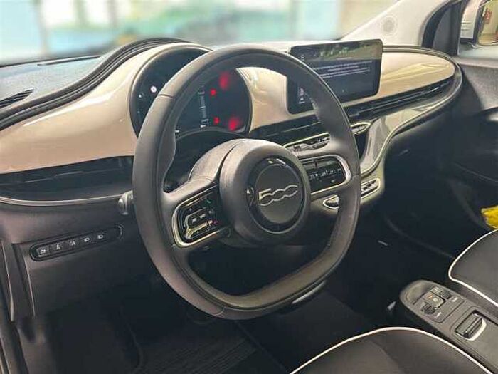 Fiat 500e PDC Rückfahrkamera Sitzheizung Klimaautomatik