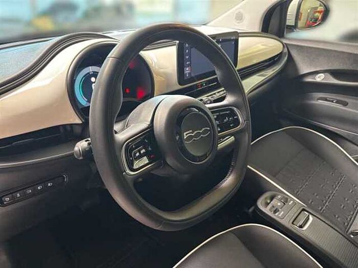 Fiat 500e Cabrio PDC Rückfahrkamera Sitzheizung KeyLess Navi