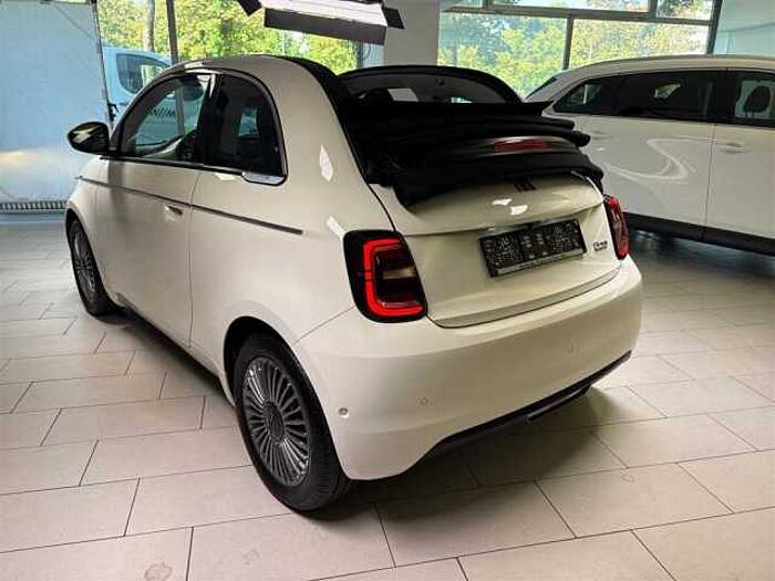 Fiat 500e Cabrio PDC Rückfahrkamera Sitzheizung KeyLess Navi