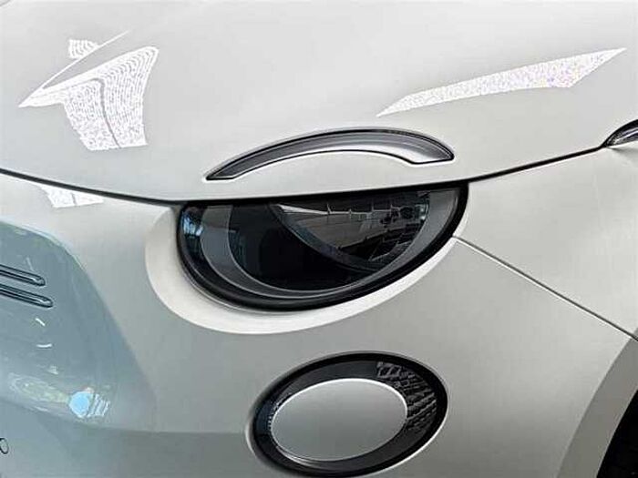 Fiat 500e Cabrio PDC Rückfahrkamera Sitzheizung KeyLess Navi