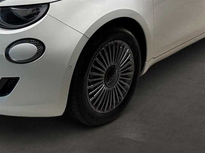 Fiat 500e Cabrio PDC Rückfahrkamera Sitzheizung KeyLess Navi