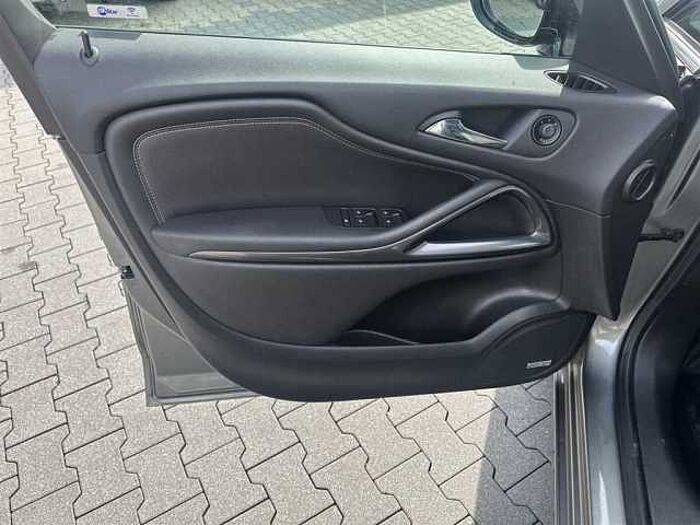 Opel Zafira Innovation 200Ps AHK Navi Kamera LED PDC SHZ uvm.
