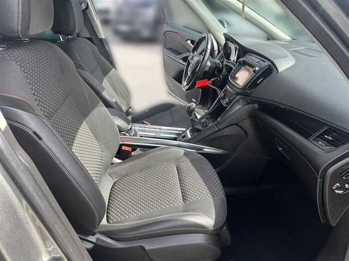 Opel Zafira Innovation 200Ps AHK Navi Kamera LED PDC SHZ uvm.