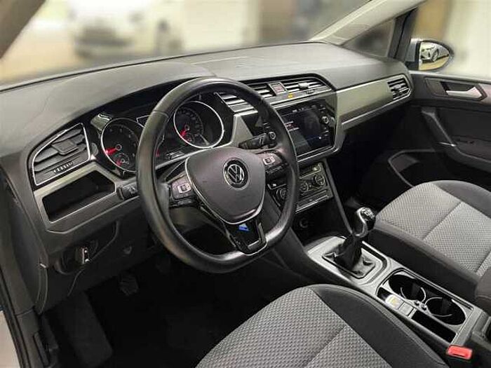 Volkswagen Touran Comfortline 1.5 TSI Navi Klimaaut. PDC SHZ