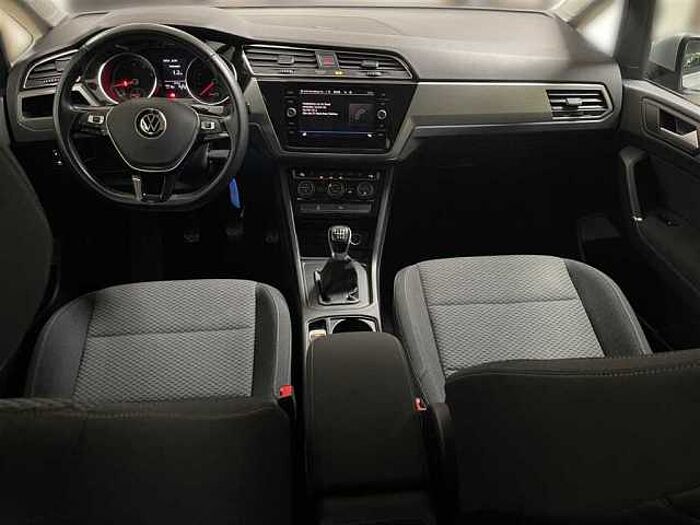 Volkswagen Touran Comfortline 1.5 TSI Navi Klimaaut. PDC SHZ