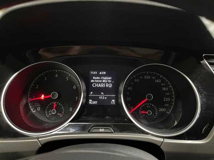 Volkswagen Touran Comfortline 1.5 TSI Navi Klimaaut. PDC SHZ