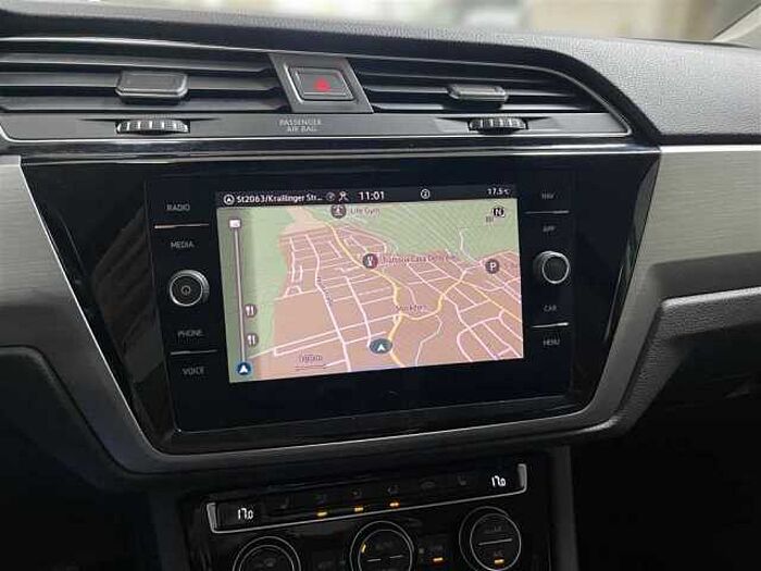 Volkswagen Touran Comfortline 1.5 TSI Navi Klimaaut. PDC SHZ