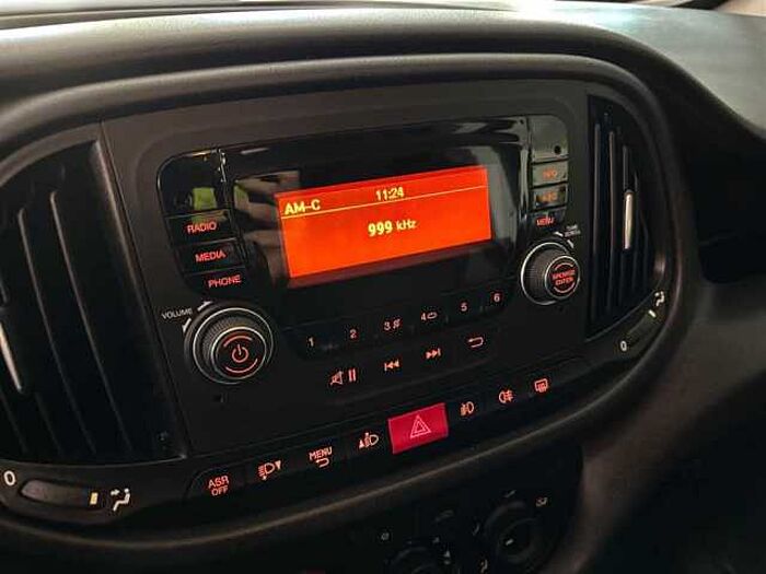 Fiat Doblo 1.4 T-Jet Easy Klimaanlage Tempomat Bordcomputer