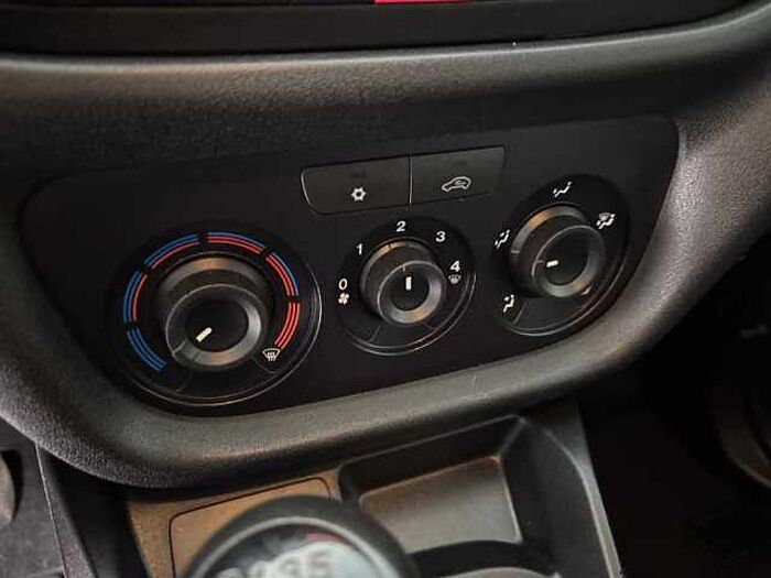 Fiat Doblo 1.4 T-Jet Easy Klimaanlage Tempomat Bordcomputer