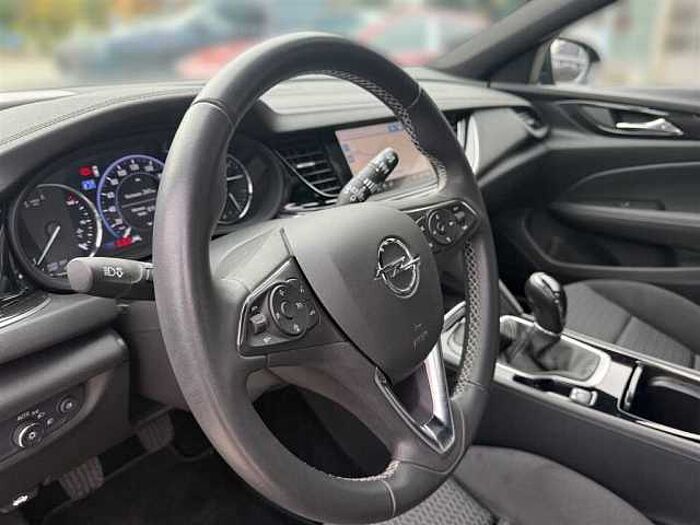 Opel Insignia 2.0 Sports Tourer mit Spurhalterassistent Einparkhilfe vo und hi Tempom
