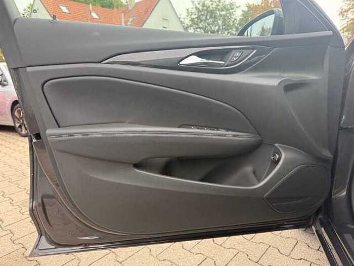 Opel Insignia 2.0 Sports Tourer mit Spurhalterassistent Einparkhilfe vo und hi Tempom