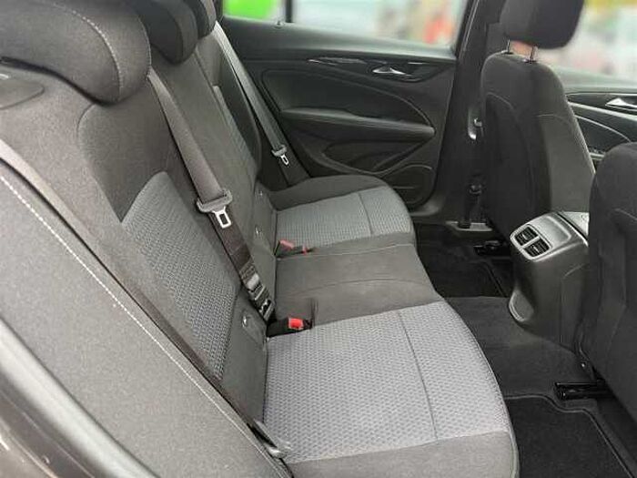 Opel Insignia 2.0 Sports Tourer mit Spurhalterassistent Einparkhilfe vo und hi Tempom