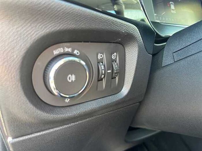 Opel Corsa Elegance 100Ps Navi LED Kamera SHZ Carplay uvm.