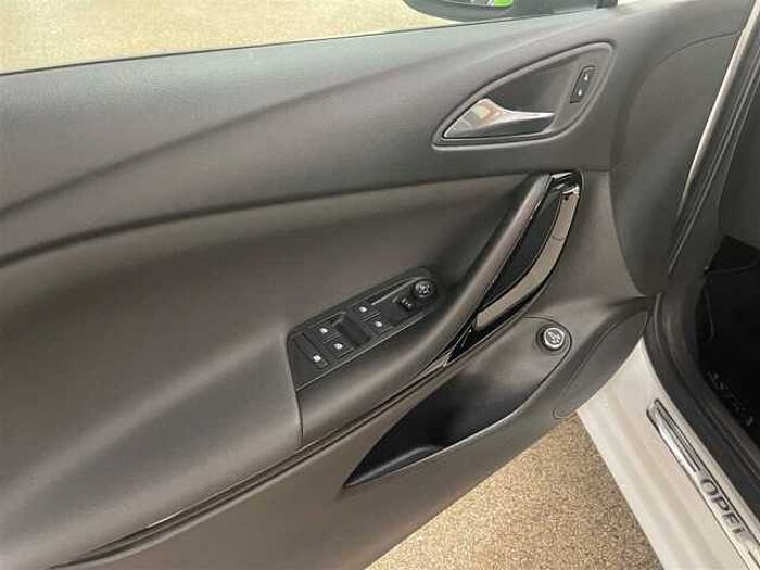 Opel Astra Innovation 1.4T Navi Kamera SHZ LHZ PDC
